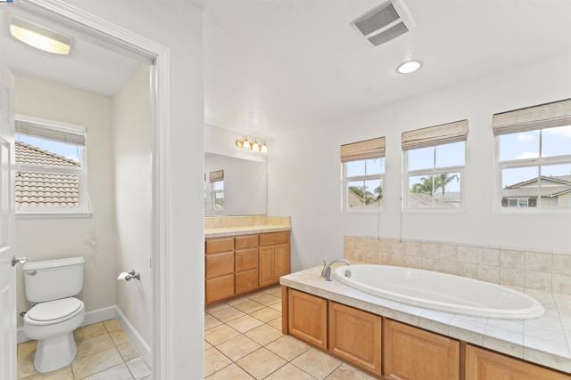 204 Daylily Ln, Patterson CA: https://media.crmls.org/mediaz/4c093237-03a8-4f1c-b9d2-5071ccc24ec9.jpg