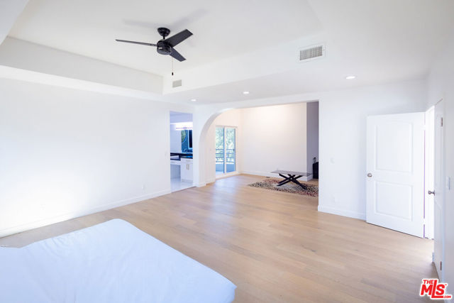 21329 Mulholland Drive, Woodland Hills CA: https://media.crmls.org/mediaz/4c09c7be-70a0-446a-bad1-0ec525a3eca0.jpg