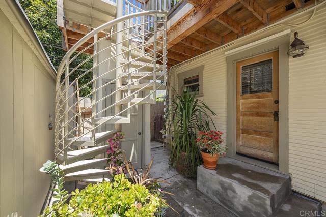 4608 Georgia St, San Diego CA: https://media.crmls.org/mediaz/4c09d13c-fc1a-423e-b748-913a445c7306.jpg