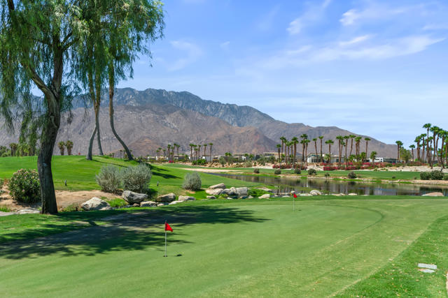 4315 Vantage Lane, Palm Springs CA: https://media.crmls.org/mediaz/4c09d248-7e41-41e4-8c63-709b4cfc6813.jpg