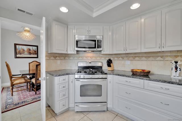 9959 Riverhead Dr, San Diego CA: https://media.crmls.org/mediaz/4c09e34c-3514-4382-97ac-ba1c4b5b76a1.jpg