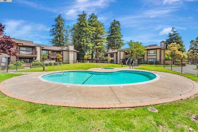 39090 Presidio Way, Fremont CA: https://media.crmls.org/mediaz/4c0a9b93-7a64-4c5a-9739-d991ab9f9daf.jpg