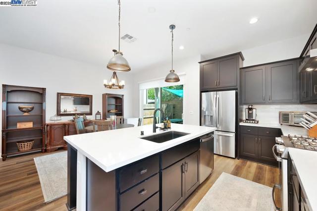 7544 Twin Bridges Ln, Citrus Heights CA: https://media.crmls.org/mediaz/4c0affa6-4125-4d9b-ba0c-f8c89e69696a.jpg
