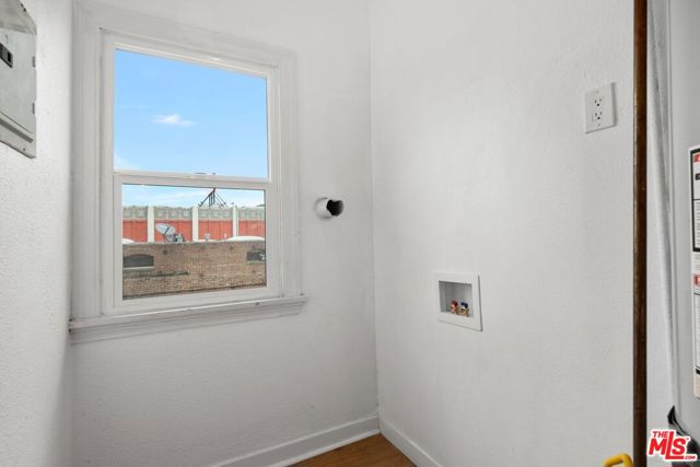 1912 7th Avenue, Los Angeles CA: https://media.crmls.org/mediaz/4c0cdea5-6fe0-4ace-88fd-499e65cbacd7.jpg