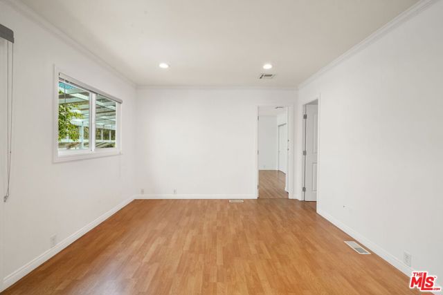 29500 Heathercliff Rd, Malibu CA: https://media.crmls.org/mediaz/4c0d5b3f-6b1e-4c43-a032-c45b2777a0d3.jpg