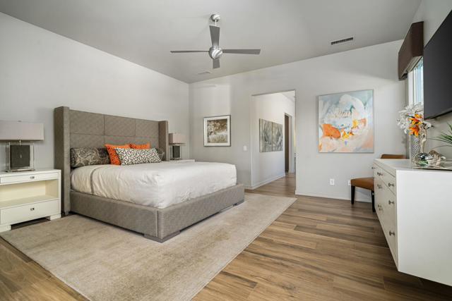 350 Loch Lomond Road, Rancho Mirage CA: https://media.crmls.org/mediaz/4c0dd823-4990-45cf-922a-876545b5d553.jpg
