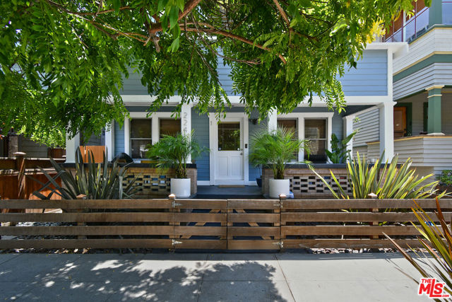 224 Horizon Avenue, Venice CA: https://media.crmls.org/mediaz/4c0df4d8-9e85-4d73-a05d-9e5b5597730b.jpg