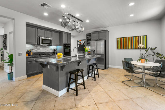 477 Parkview Court, Simi Valley CA: https://media.crmls.org/mediaz/4c0dff40-d36b-417a-82b1-05cf0e19f135.jpg