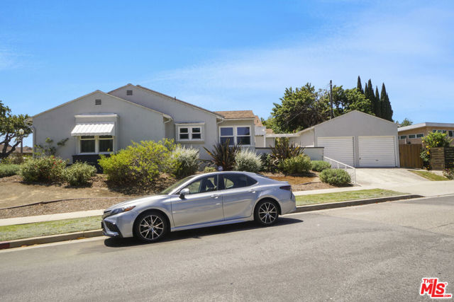 7801 Flight Avenue, Los Angeles CA: https://media.crmls.org/mediaz/4c0e288f-8c07-4d4c-9f44-0b52eaa71ce6.jpg