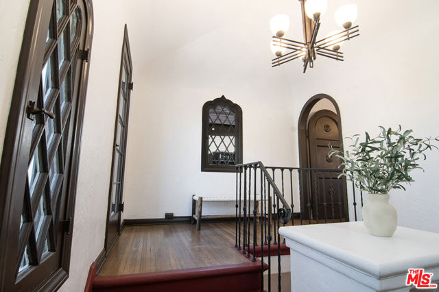 336 N Orange Drive, Los Angeles CA: https://media.crmls.org/mediaz/4c0e8920-7257-4b06-8f2f-d973f35e49d8.jpg