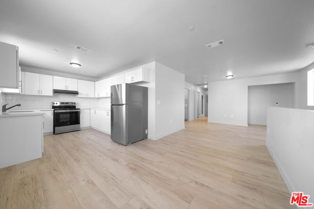 236 W 84th Place, Los Angeles CA: https://media.crmls.org/mediaz/4c0e9764-93ea-4448-aa67-262114f68d60.jpg