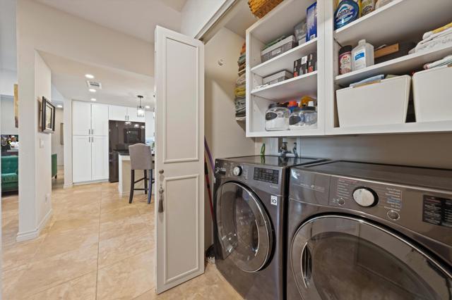 54121 Oakhill, La Quinta CA: https://media.crmls.org/mediaz/4c0eccb1-71de-4850-ad2b-e9711cfef40a.jpg