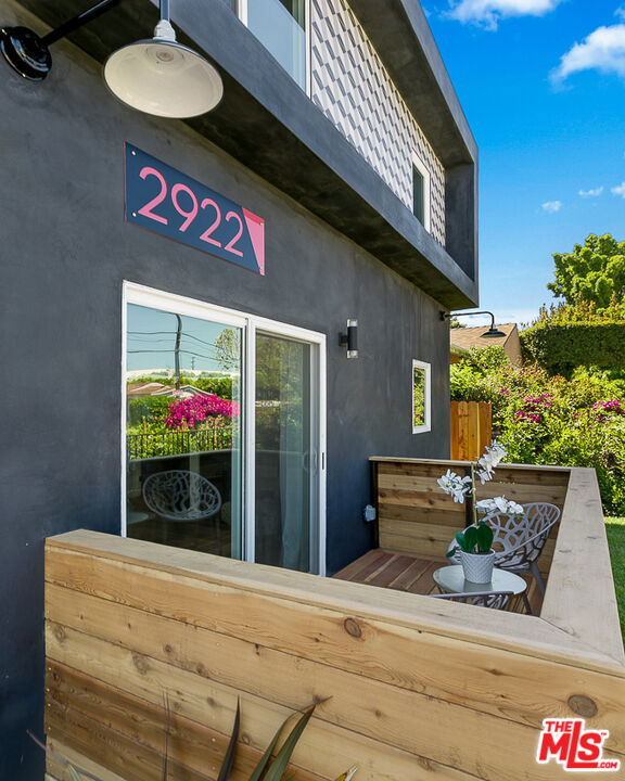 2922 Hauser Boulevard, Los Angeles CA: https://media.crmls.org/mediaz/4c0edb29-48bc-4e86-be23-45654b58398b.jpg