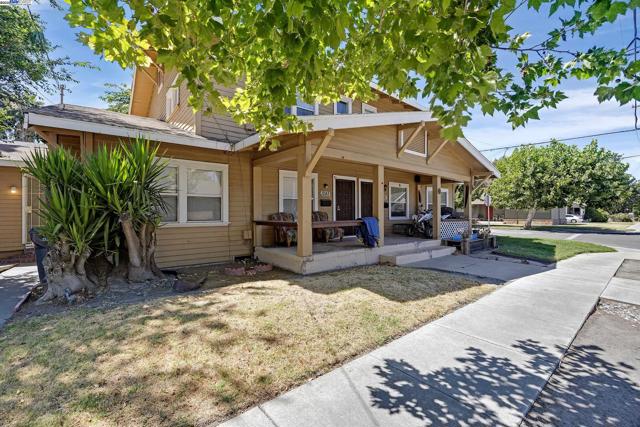 1241 Parker Ave, Tracy CA: https://media.crmls.org/mediaz/4c0f1baf-4eee-444c-8564-b4170b567447.jpg