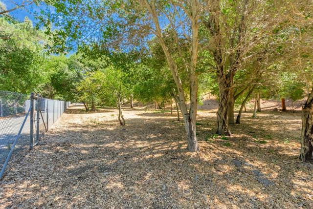 17 Muth Drive, Orinda CA: https://media.crmls.org/mediaz/4c0f3e38-a65b-48ad-8df4-6cc3ec6b1c0a.jpg