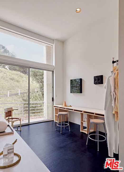 701 Museum Drive, Los Angeles CA: https://media.crmls.org/mediaz/4c0f93bc-6264-4de1-b47b-ad38cb4be748.jpg