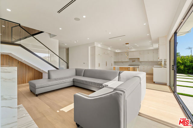 8065 Lloyd Avenue, North Hollywood CA: https://media.crmls.org/mediaz/4c0ff116-887a-4594-95fe-be965b16ec32.jpg