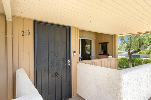 575 N Villa Court, Palm Springs CA: https://media.crmls.org/mediaz/4c0ffad8-2c28-4b07-b267-35ce071b61df.jpg