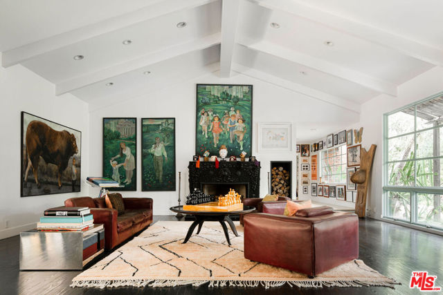 4078 Mandeville Canyon Rd. Road, Los Angeles CA: https://media.crmls.org/mediaz/4c105921-1e87-4d8f-af16-96beb8d888bc.jpg