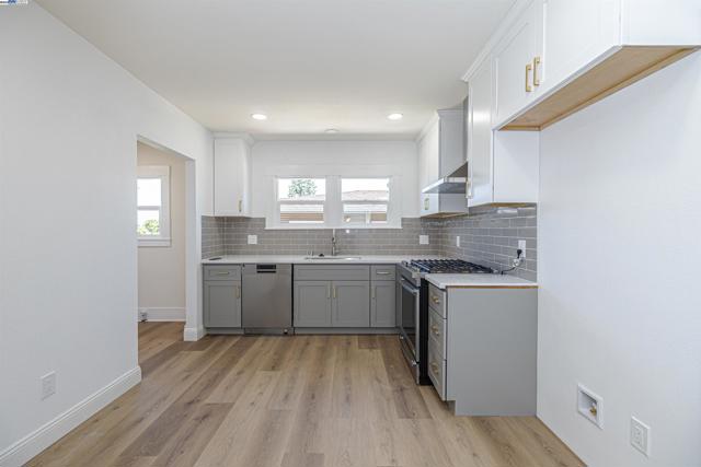 4015 SAN JUAN ST, Oakland CA: https://media.crmls.org/mediaz/4c10abd6-f6cb-4c4d-aa49-459f904ad95b.jpg