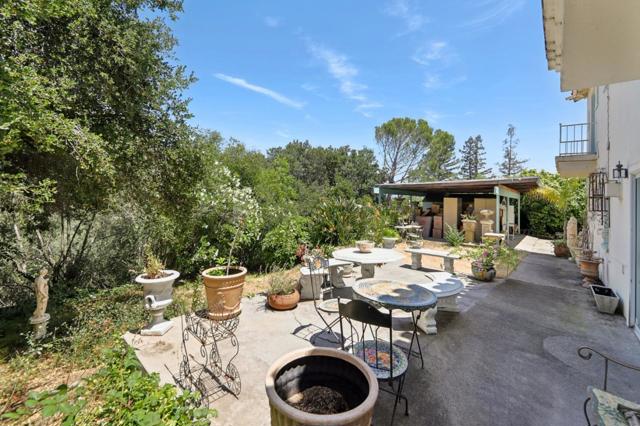 18211 Saratoga Los Gatos Road, Monte Sereno CA: https://media.crmls.org/mediaz/4c10ecab-7dcd-4701-be64-ab600ccca61d.jpg