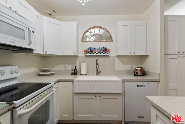 824 Pinetree Circle, 12 photo 8