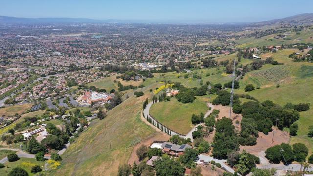 3903 Aborn Road, San Jose CA: https://media.crmls.org/mediaz/4c11495a-9883-4980-97e7-4294048c048a.jpg