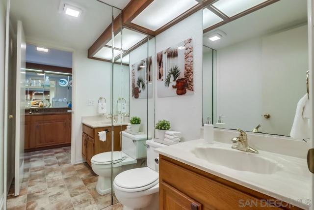 835 E Ave, Coronado CA: https://media.crmls.org/mediaz/4c117b70-f397-4496-8cdf-2a2e64eb5c9a.jpg