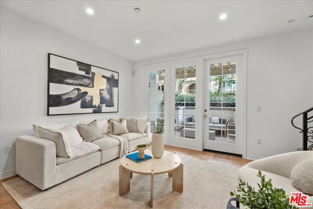 5935 Playa Vista Drive, Playa Vista CA: https://media.crmls.org/mediaz/4c1192f8-7995-495f-a4ca-d3e880ba972a.jpg