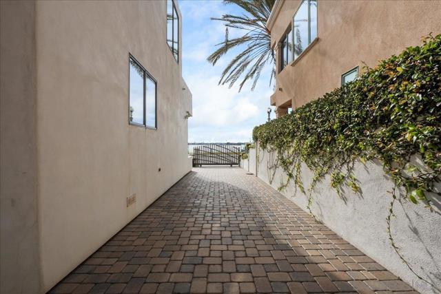 3535 Riviera Drive, San Diego CA: https://media.crmls.org/mediaz/4c12e408-5c3d-4b78-a9e0-2b7ef0386303.jpg