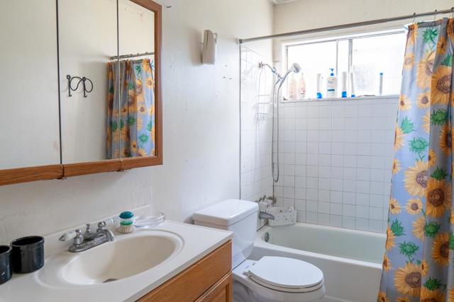 952 72nd Avenue, Oakland CA: https://media.crmls.org/mediaz/4c13251f-8ddf-43c3-bdc0-bfbe204f6d58.jpg