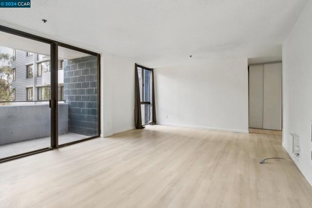 Image 3 of 36 For 555 Pierce St  840