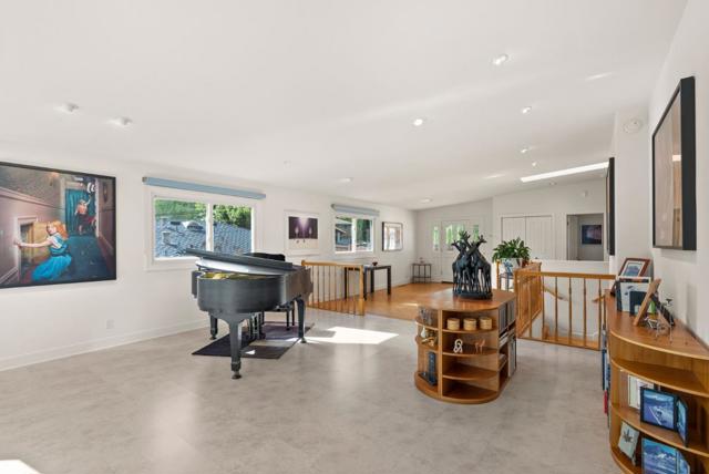 3920 Lakemead Way, Redwood City CA: https://media.crmls.org/mediaz/4c135076-7c86-4644-bde6-ece147bc9182.jpg