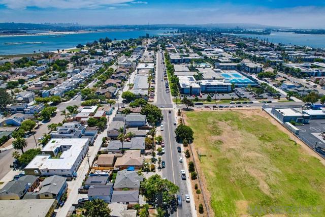 4053 55 Jewell St, San Diego CA: https://media.crmls.org/mediaz/4c13bb1c-87c1-403b-9765-027c700ff5f8.jpg