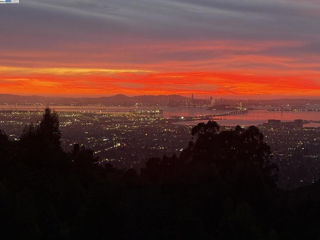 https://media.crmls.org/mediaz/4c140883-5e99-4970-94b8-ff5dce70de91.jpg?preset=X-Large