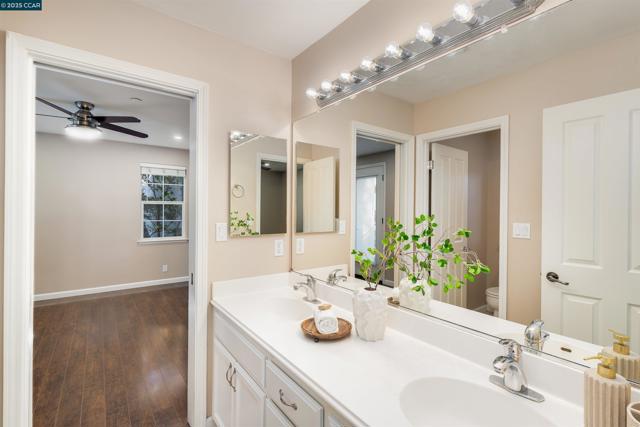 9752 Belladonna Dr, San Ramon CA: https://media.crmls.org/mediaz/4c144eb6-9099-4171-93b7-ff9deae97f74.jpg