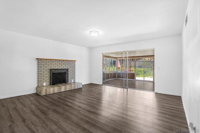 475 Rivera Ct, Chula Vista CA: https://media.crmls.org/mediaz/4c149247-3e8f-498c-a89d-de1f8d364c9d.jpg