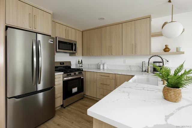 8210 Orchard Ave, La Mesa CA: https://media.crmls.org/mediaz/4c14c80d-712c-4da4-9a50-87d6c321e004.jpg