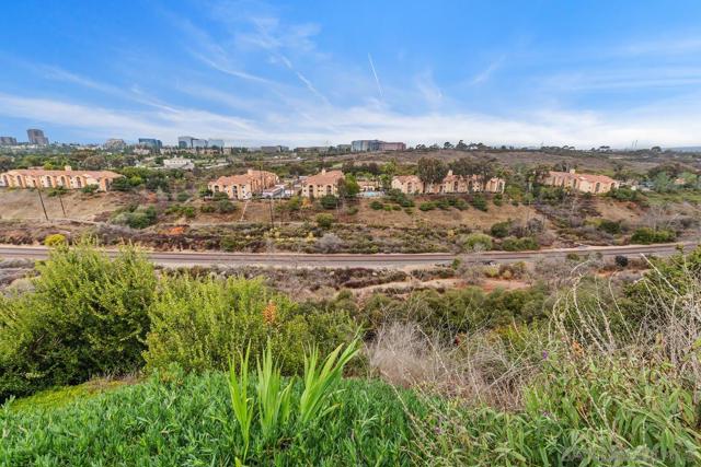 4328 Huggins St, San Diego CA: https://media.crmls.org/mediaz/4c154c08-0f7d-4d5c-80bf-ae7aaf3ef9f8.jpg