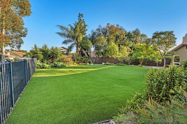 7233 Canyon Hill Ct, San Diego CA: https://media.crmls.org/mediaz/4c1551e5-a9fb-4495-9c9c-a2ae88a15d8c.jpg