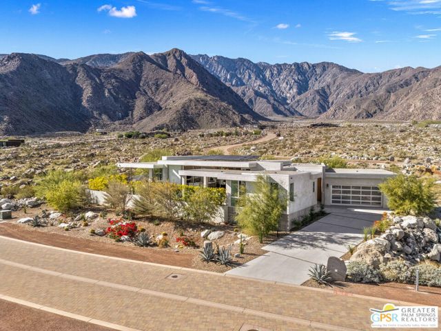 2381 Vista Palizada Drive, Palm Springs CA: https://media.crmls.org/mediaz/4c15b993-0f56-433f-9618-1c4e58a1d176.jpg
