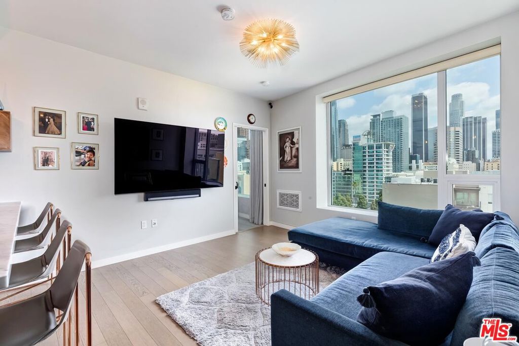 1050 S Grand Avenue 1004, Los Angeles, CA 90015