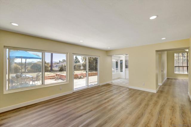 1103 Countrywood Ln, Vista CA: https://media.crmls.org/mediaz/4c16b6ac-a4eb-4ea6-ba86-73e92e67b6ee.jpg