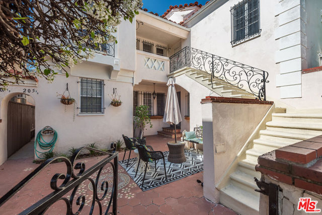 205 Reeves Drive, Beverly Hills, California 90212, ,Multi-Family,For Sale,Reeves,24369877