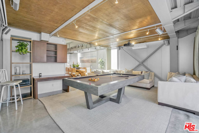 2911 Ocean Front Walk, Venice CA: https://media.crmls.org/mediaz/4c16e455-d516-459d-b576-7f9d9849ebe4.jpg