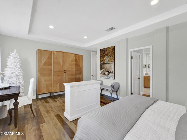 3865 Briar Ridge Court, Newbury Park CA: https://media.crmls.org/mediaz/4c174cb6-e30a-4508-afa9-362788d24e7a.jpg