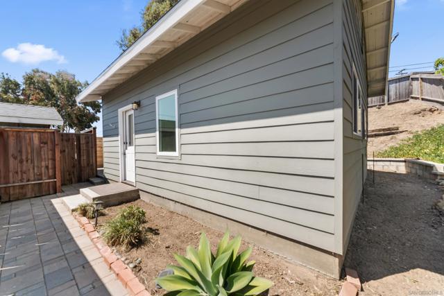 948 Emma Dr., Cardiff by the Sea CA: https://media.crmls.org/mediaz/4c174cfd-dd8b-4745-8d9d-40ea414ec1dd.jpg