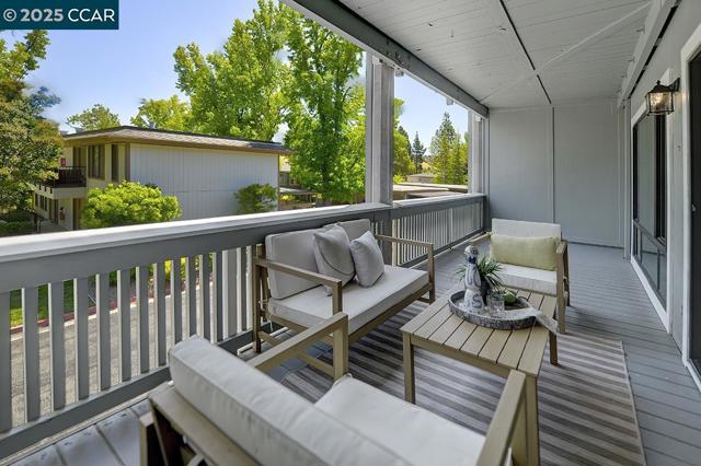 1224 Singingwood Ct, Walnut Creek CA: https://media.crmls.org/mediaz/4c179a54-5f11-4ac9-87e2-f5c2e1e9bc01.jpg