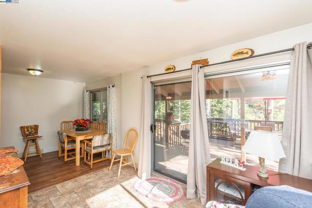 851 Mountain Aire Lane, Trinity Center CA: https://media.crmls.org/mediaz/4c179d47-4075-4450-abf4-58f1e456ceb7.jpg