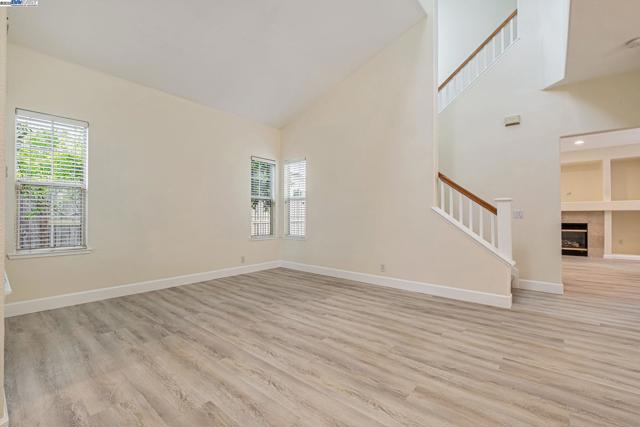4293 OLIVER WAY, Union City CA: https://media.crmls.org/mediaz/4c17a6bf-a45e-4607-b87a-42061b372626.jpg